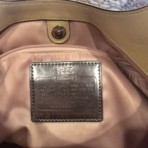 Authentic pebble leather coach handbag. - Picture 7 of 7